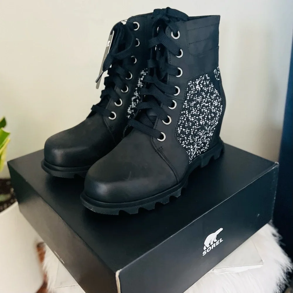 SOREL Joan of Arctic Waterproof Wedge III Lexie Lace-Up Bootie, Black,‎ 9.5, NWT